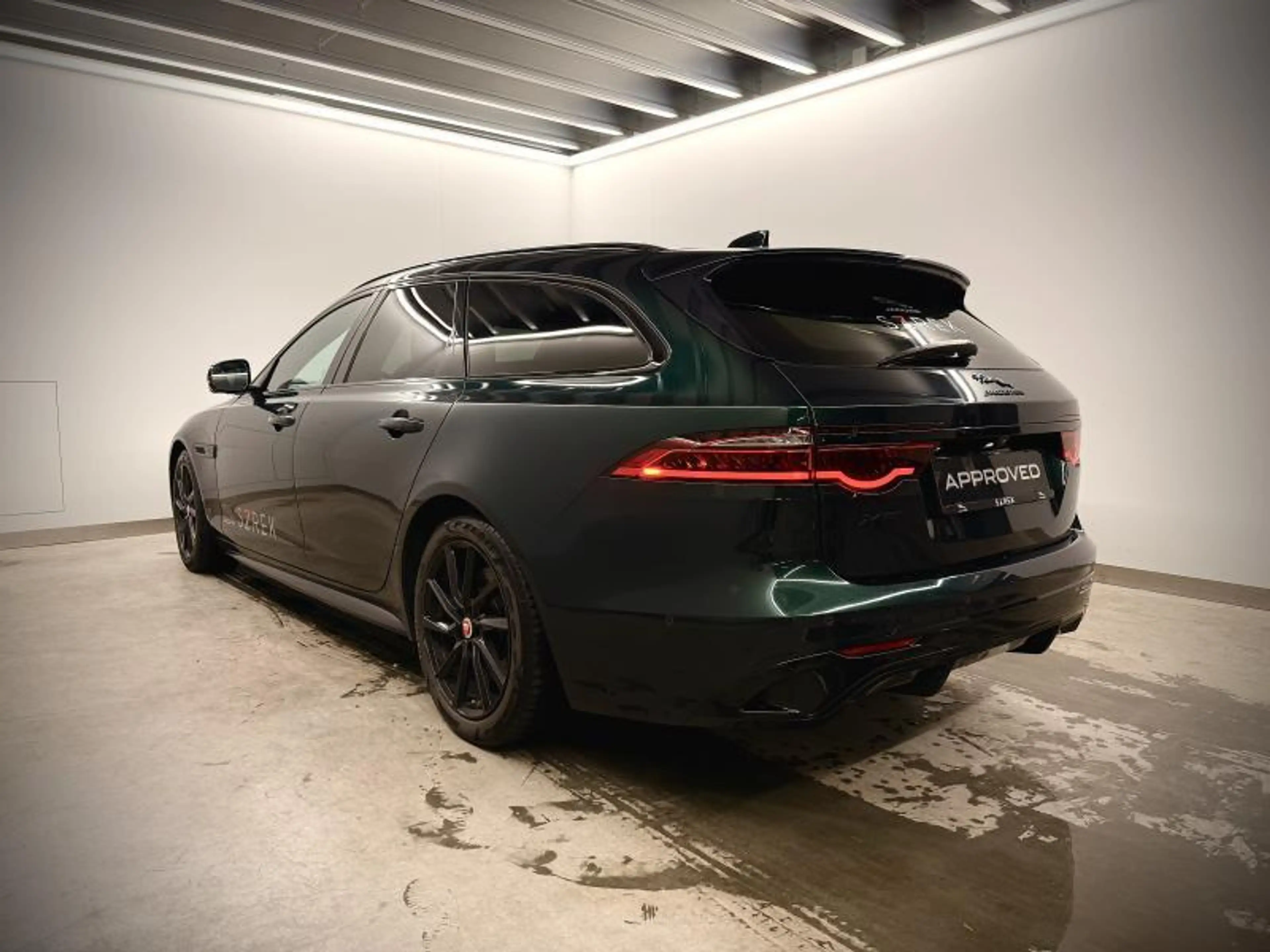 Jaguar XF Sportbrake R-Dynamic S D200 — photo 6