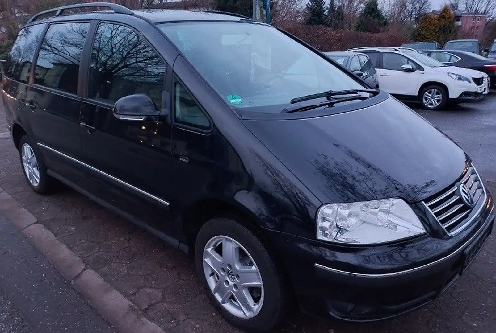 Volkswagen Sharan 2,0 TDi 7-Sitze Comfortline Klima SHZ LMF Schwarz - 1
