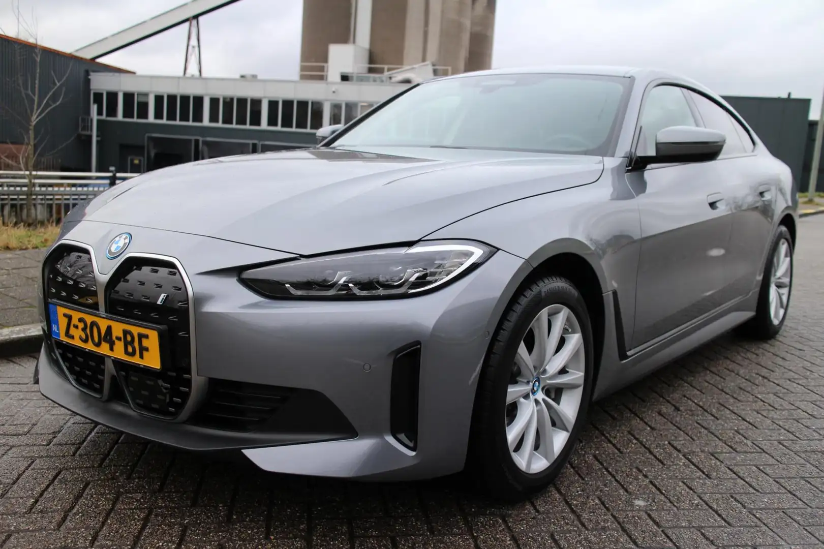 BMW i4 EDrive35 High Executive 70 kWh Grijs - 2