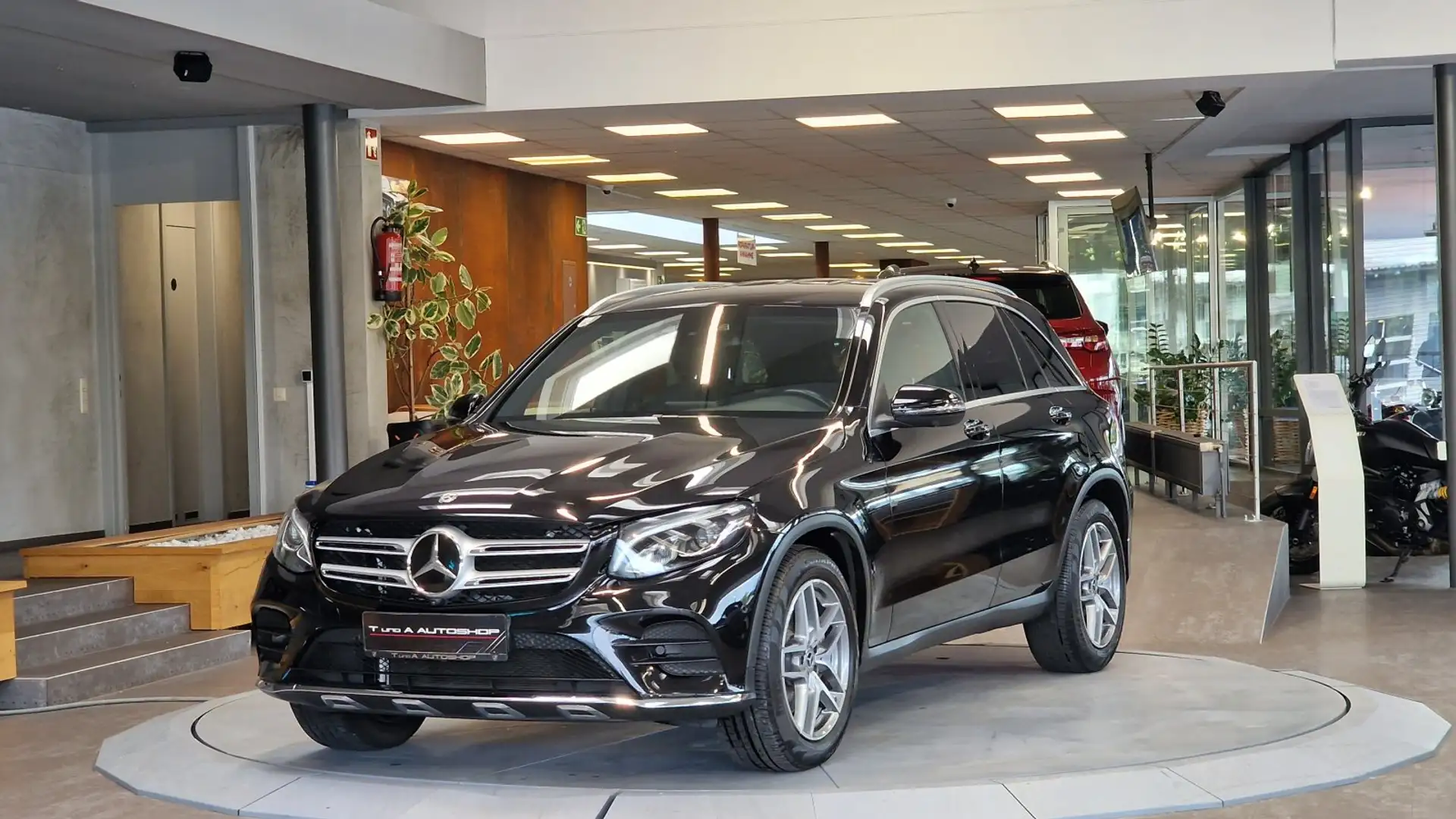 Mercedes-Benz GLC 250 4Matic AMG-Paket Aut. *360°*Navi*Ambiente* Noir - 1
