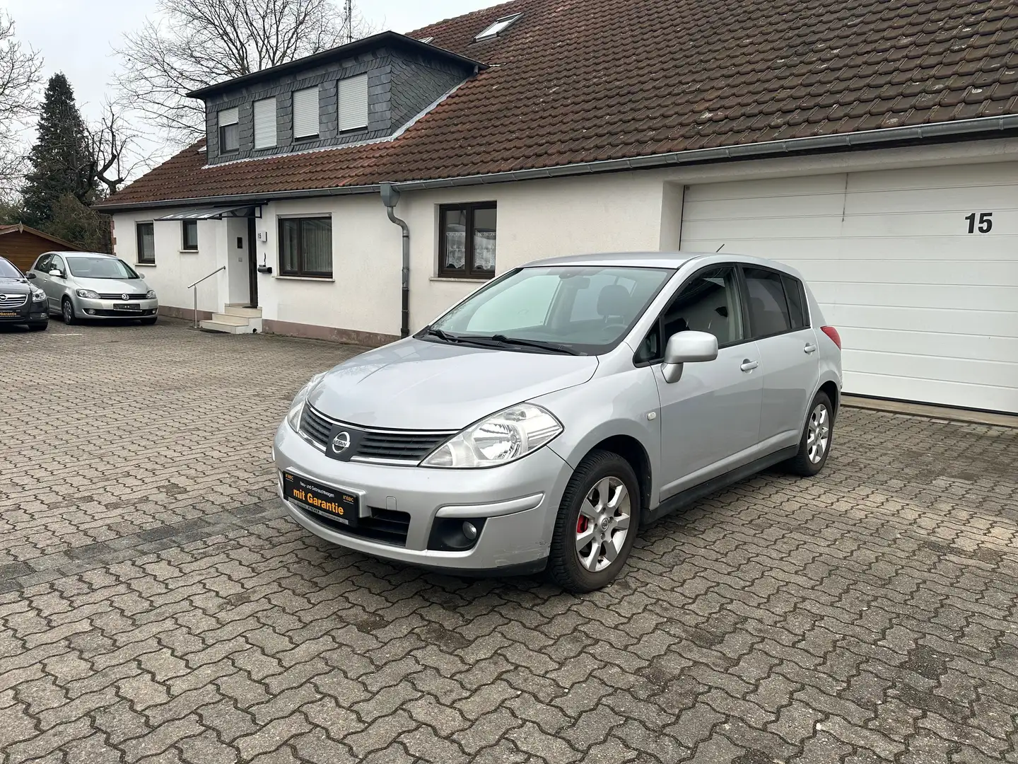 Nissan Tiida Tiida Fließheck 1.6 acenta Silber - 2