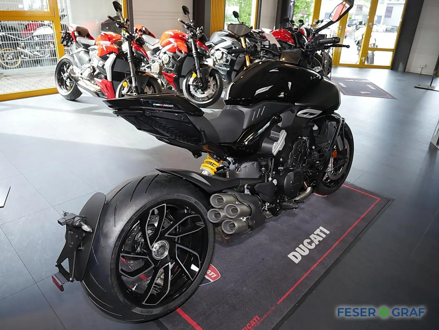 Ducati Diavel V4- 2,99 % Sonderzins Noir - 2