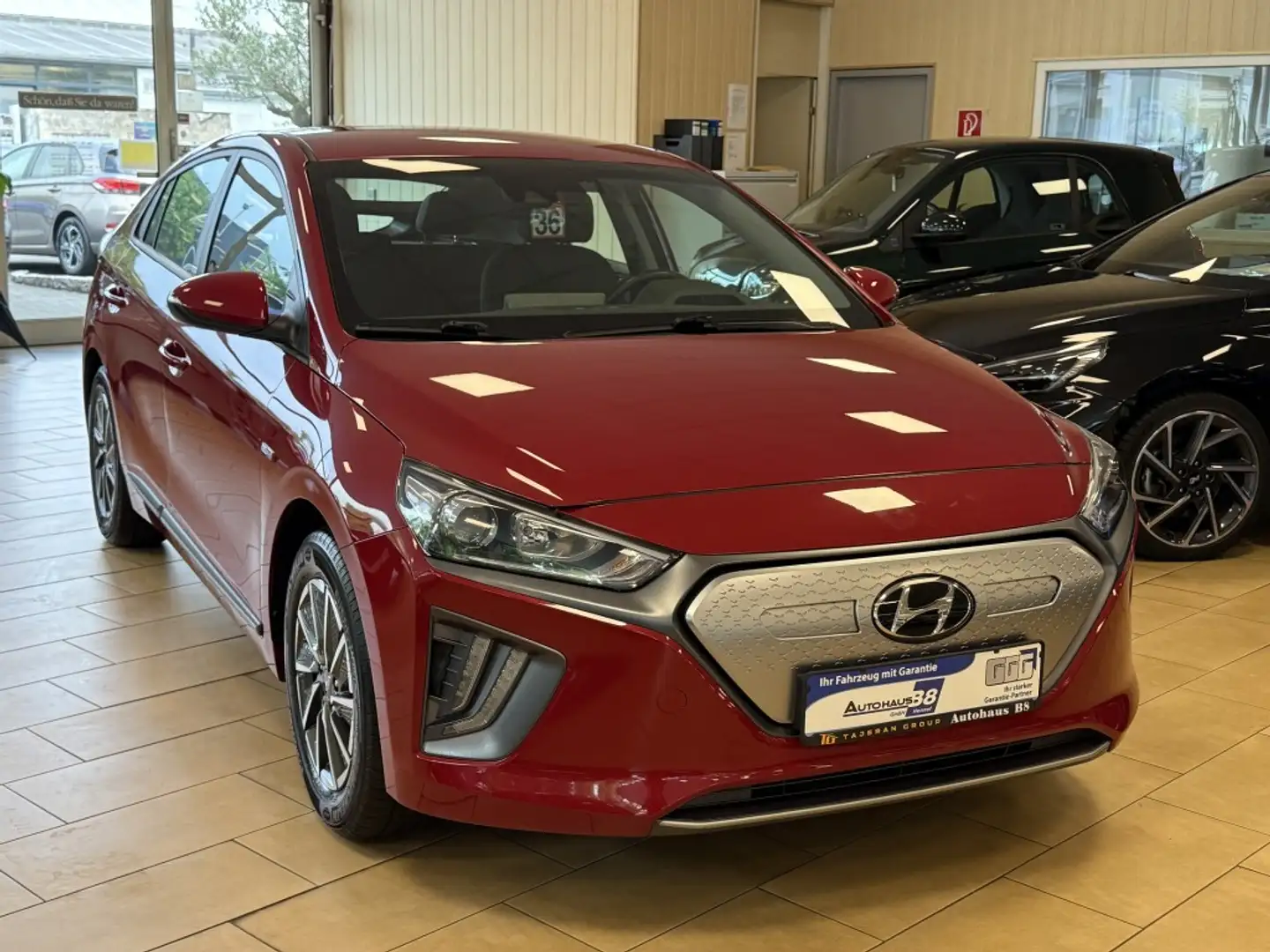 Hyundai IONIQ Infinity*ACC*Winterpaket*CarPlay*R.Cam*LED Piros - 1