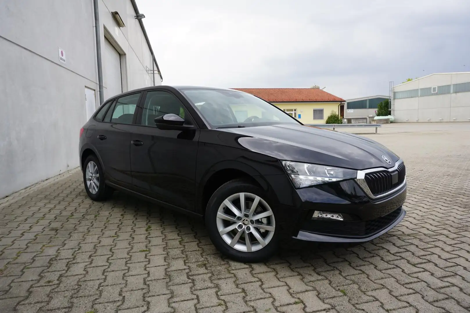 Skoda Scala 1.0TSI Ambition DSG Navi/MirrorLink PDC Negro - 1