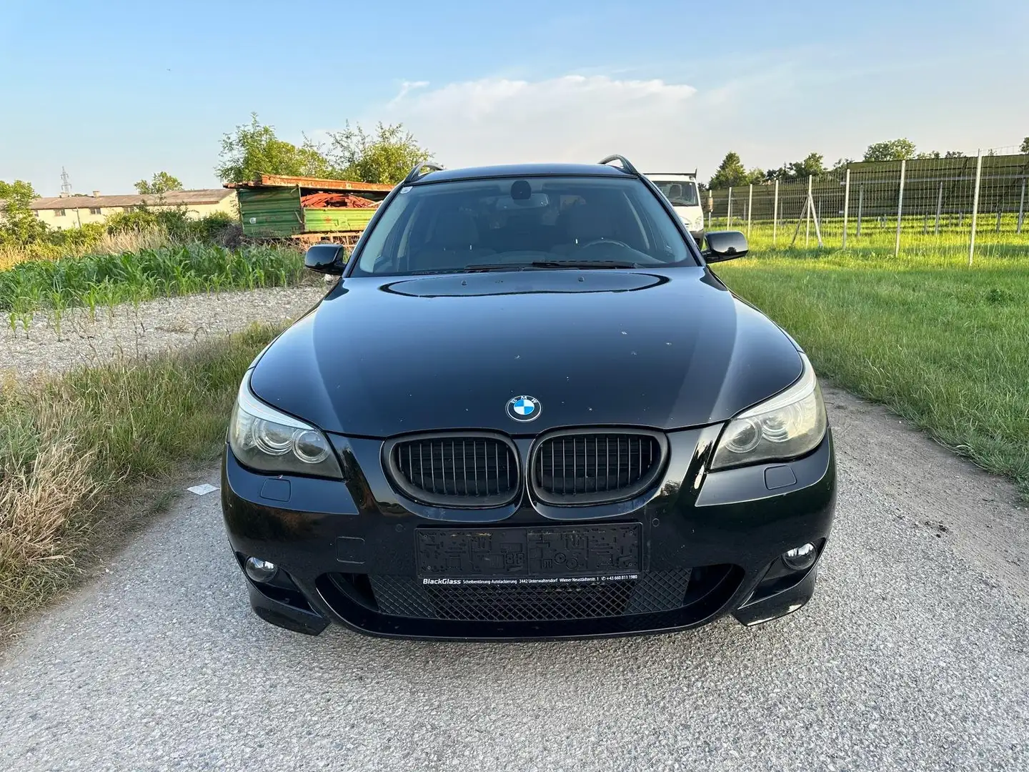 BMW 525 525d LCI M-Paket Чёрный - 2
