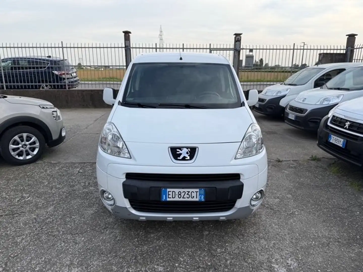 Peugeot Partner Tepee 1.6hdi 90cv*AUTOCARRO 5 POSTI*IVA DEDUCIBILE Blanc - 2