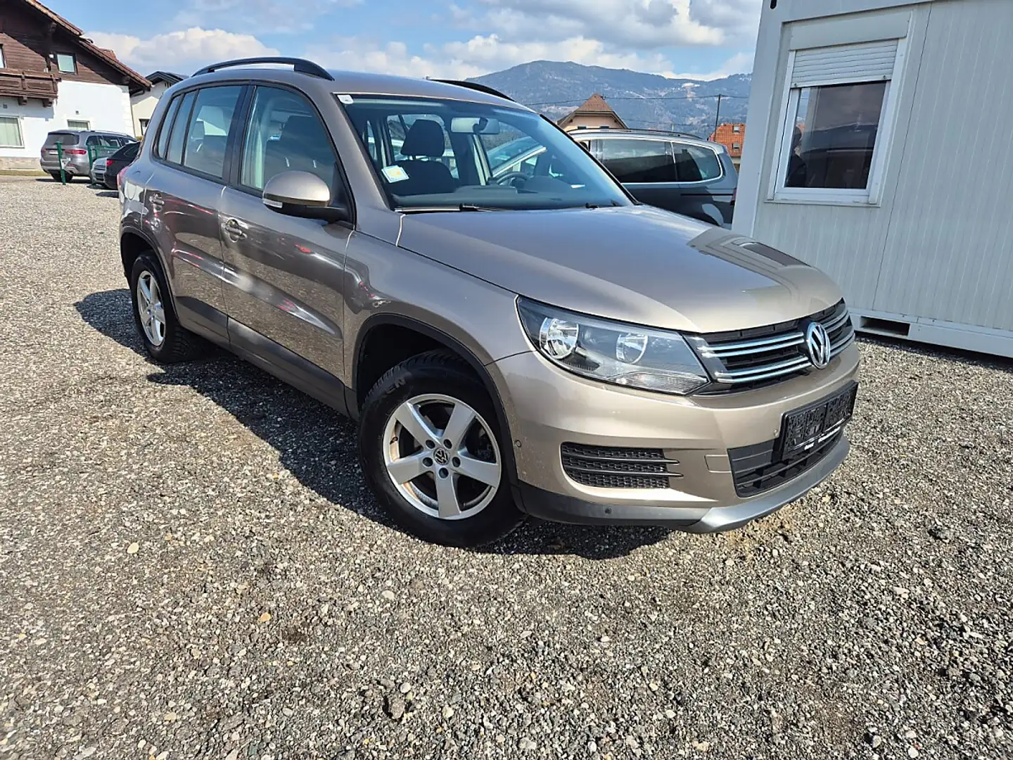 Volkswagen Tiguan 2,0 TDI BMT 4Motion Country DPF DSG Gelb - 1