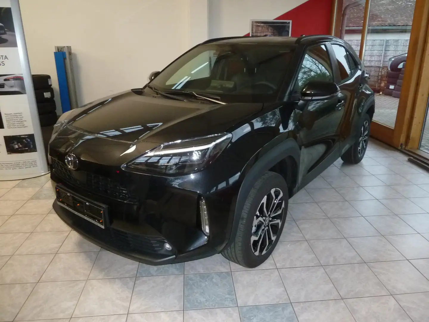Toyota Yaris Cross Hybrid TeamD *Winterpaket* Schwarz - 2