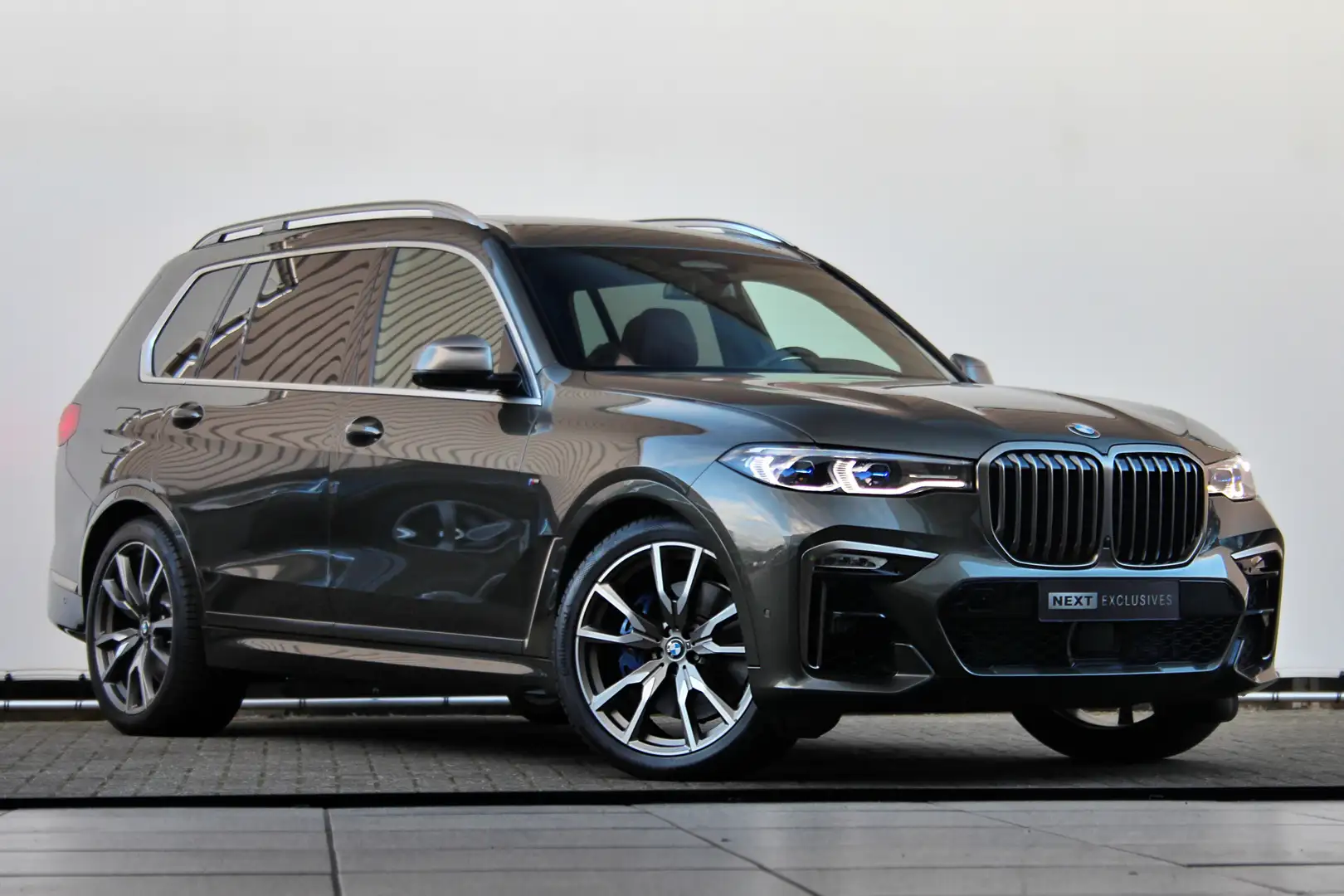 BMW X7 M50i High Executive Sky Lounge | M-sport | Bowers Brun - 2