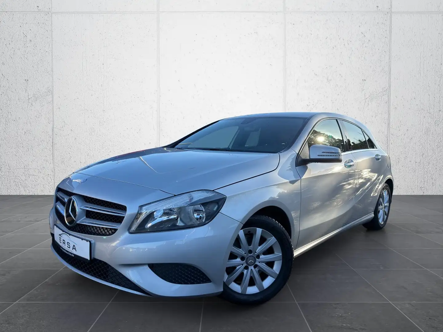 Mercedes-Benz A 180 BlueEff. Aut.*AHK*Navi*Sitzheizung*Tempomat Silber - 1