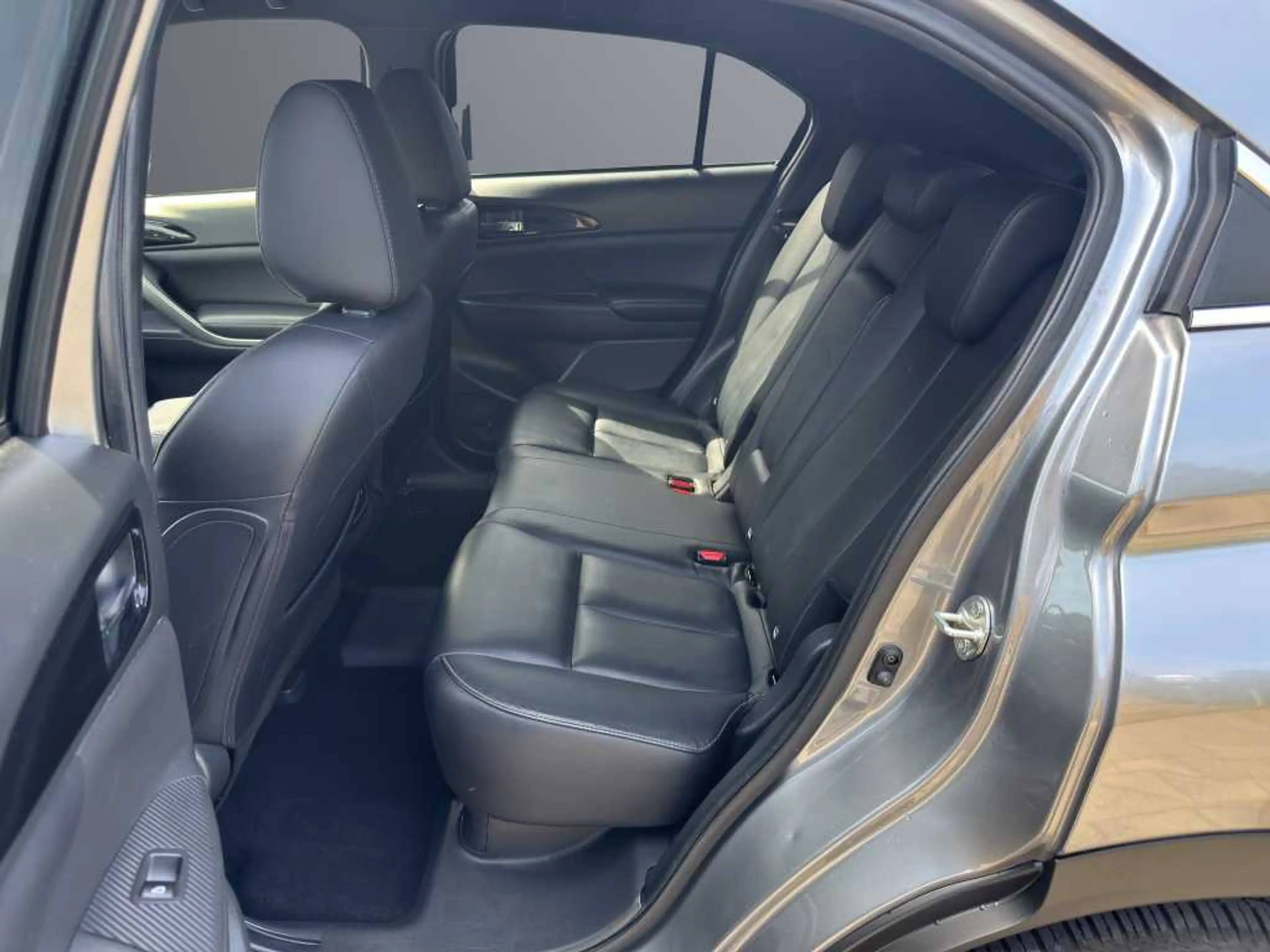 Mitsubishi Eclipse Cross Plug-in Hybrid TOP 2.4 MIVEC 4WD — photo 15