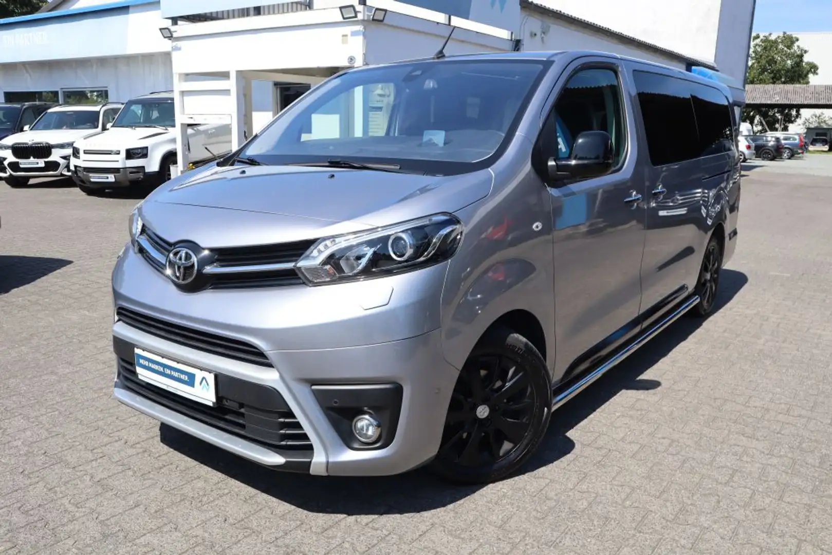 Toyota Proace Proace 2,0-l-D-4D L2 (7-Si.) Autm. Verso Executive - 1