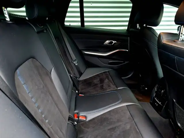 BMW 3 Series view 15