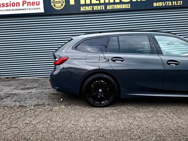 BMW 3 Series view 11