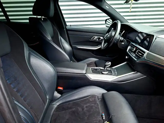 BMW 3 Series view 14