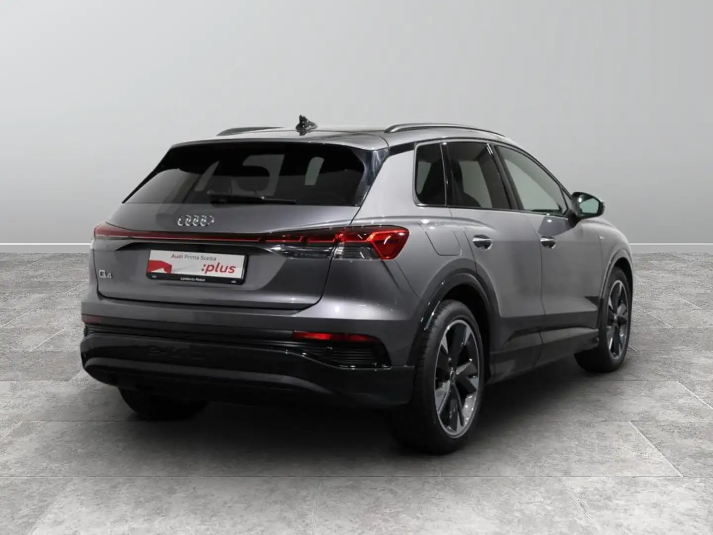 Audi Q4 e-tron 45 S line edition Gri - 2