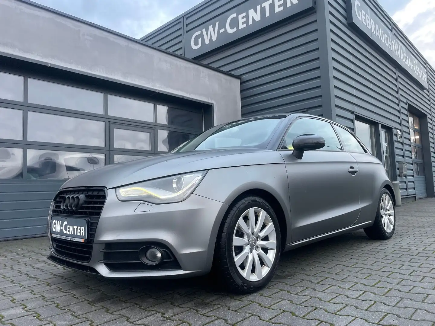 Audi A1 ambition Xenon / Navi / Tempomat Brun - 1