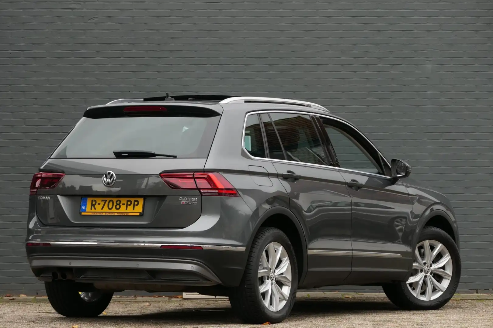 Volkswagen Tiguan 2.0TSI 4Motion Highline Leer | Panoramadak | Full Grijs - 2
