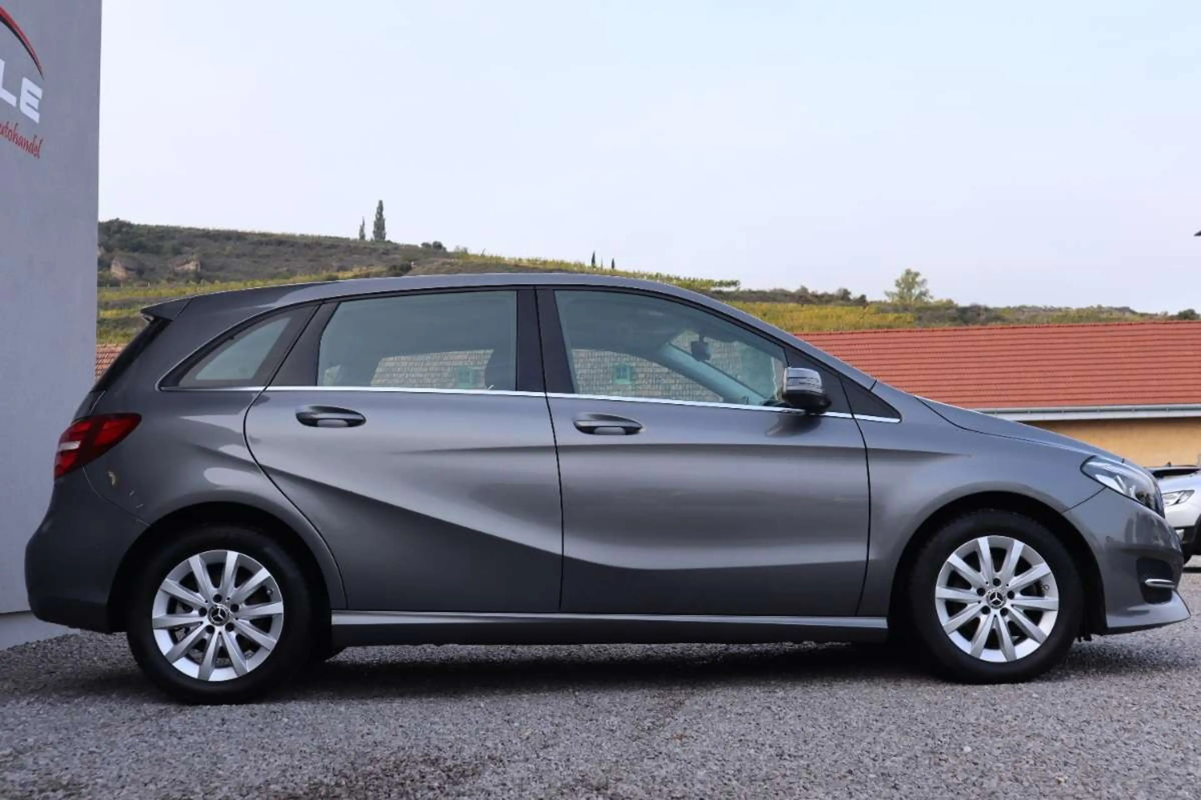 Mercedes-Benz B 180 d — photo 6