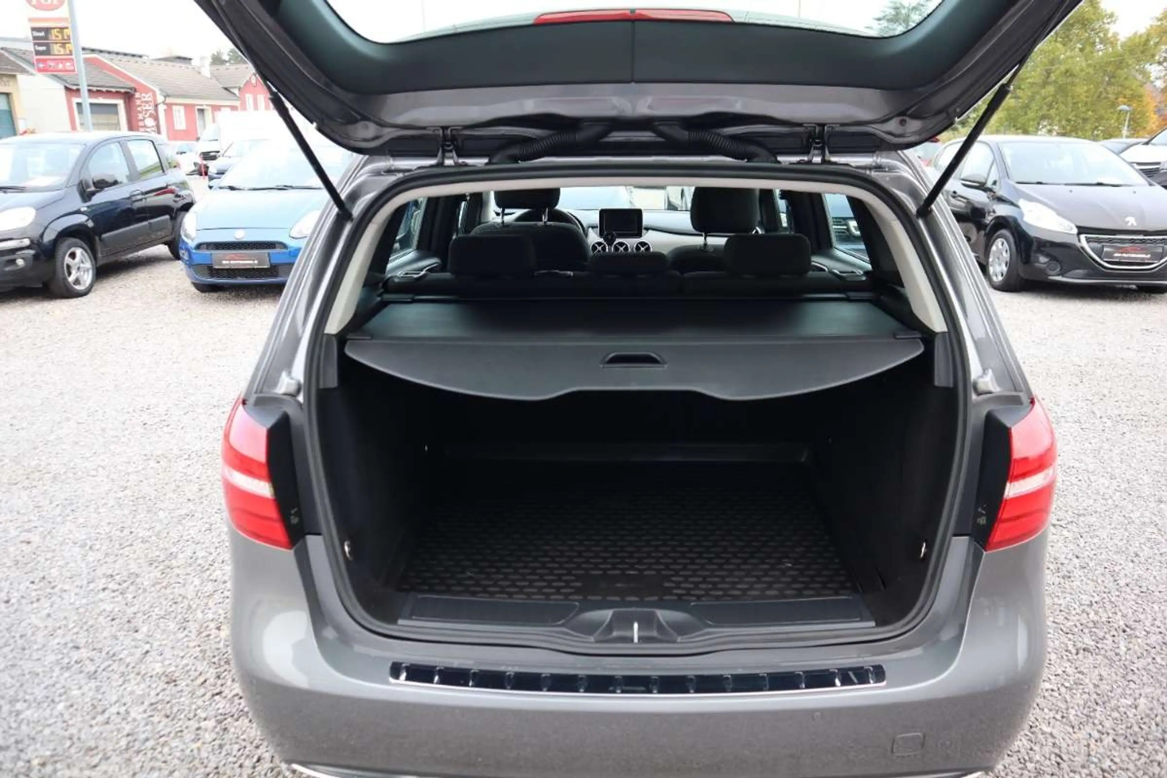 Mercedes-Benz B 180 d — photo 15