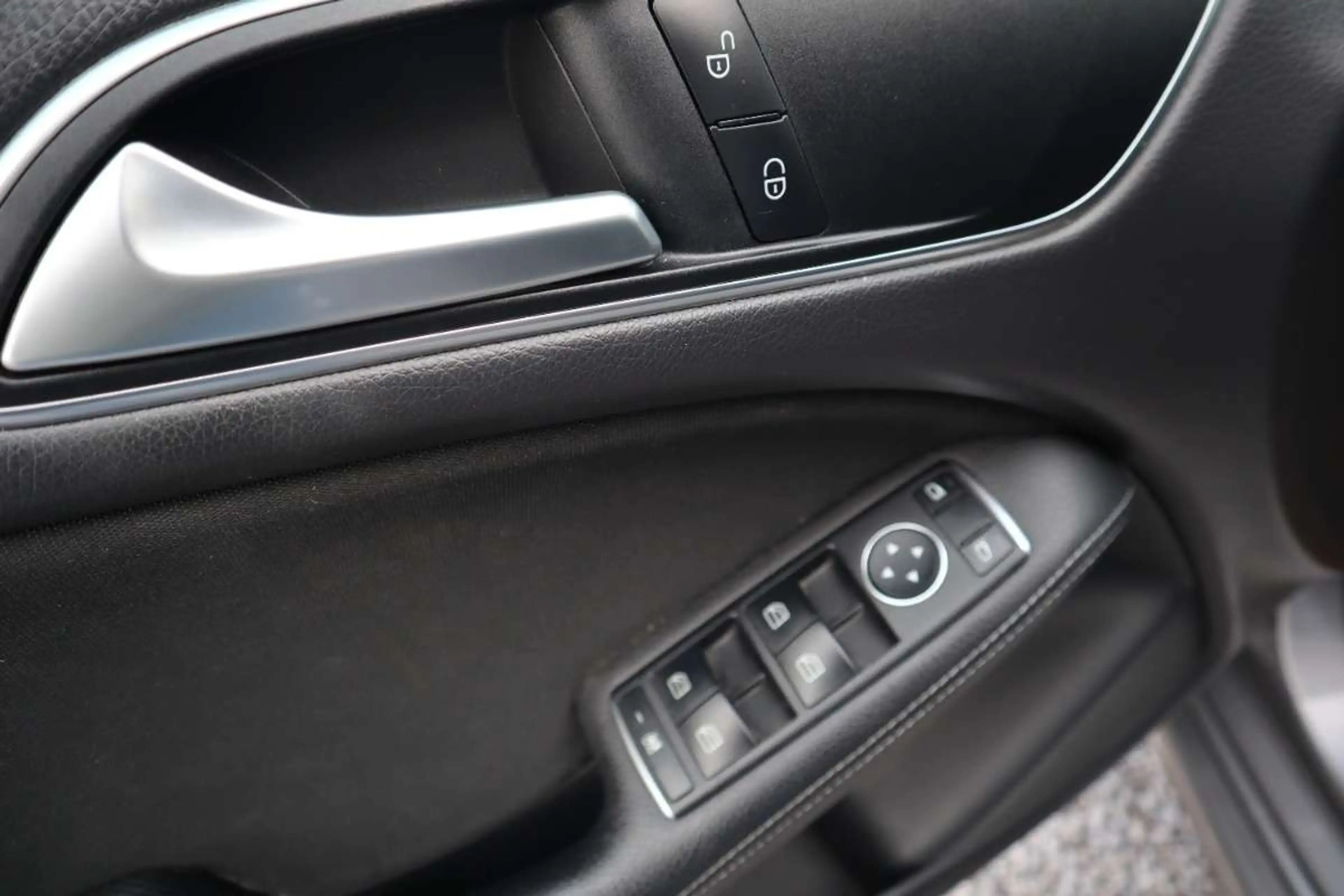 Mercedes-Benz B 180 d — photo 14