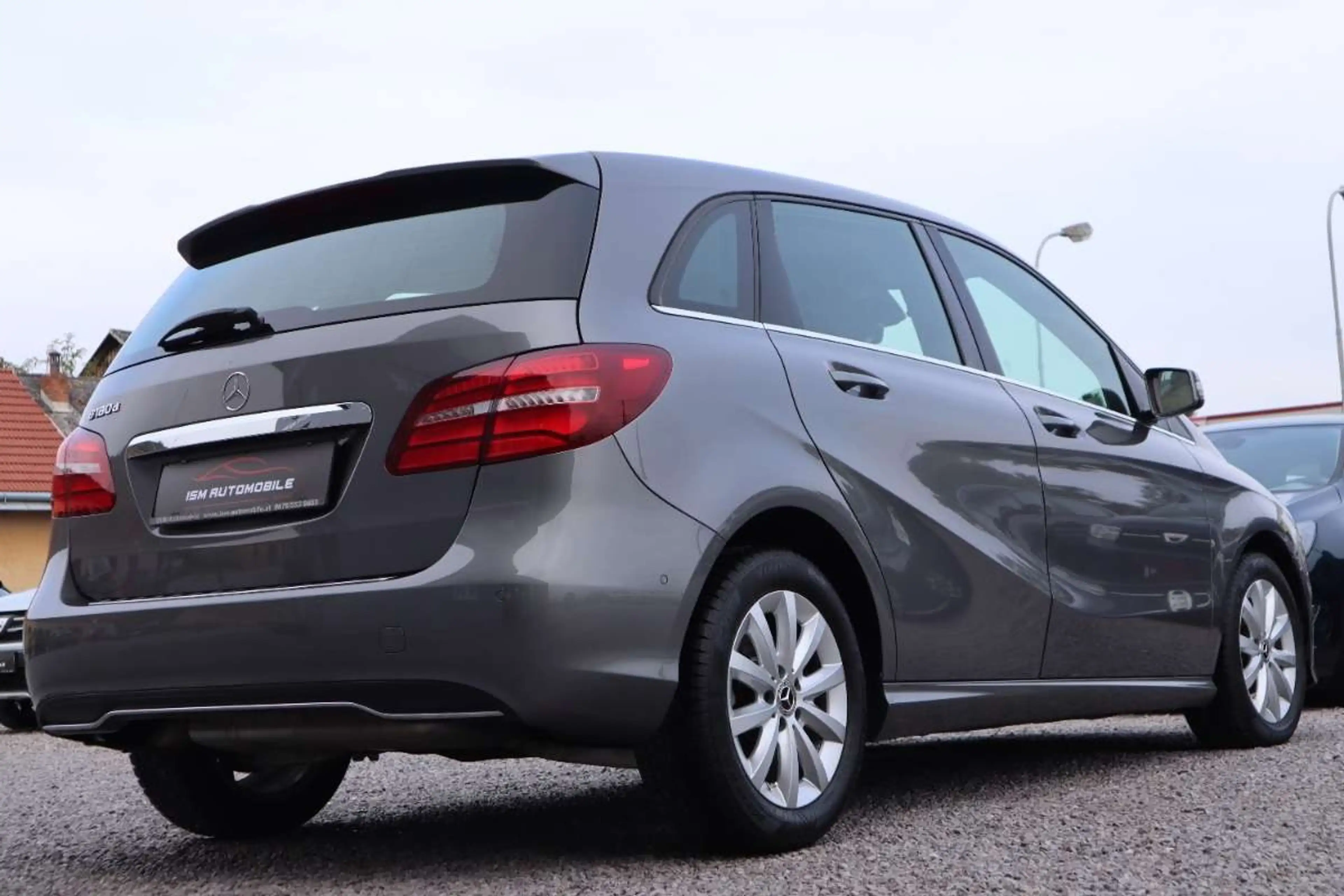 Mercedes-Benz B 180 d — photo 8