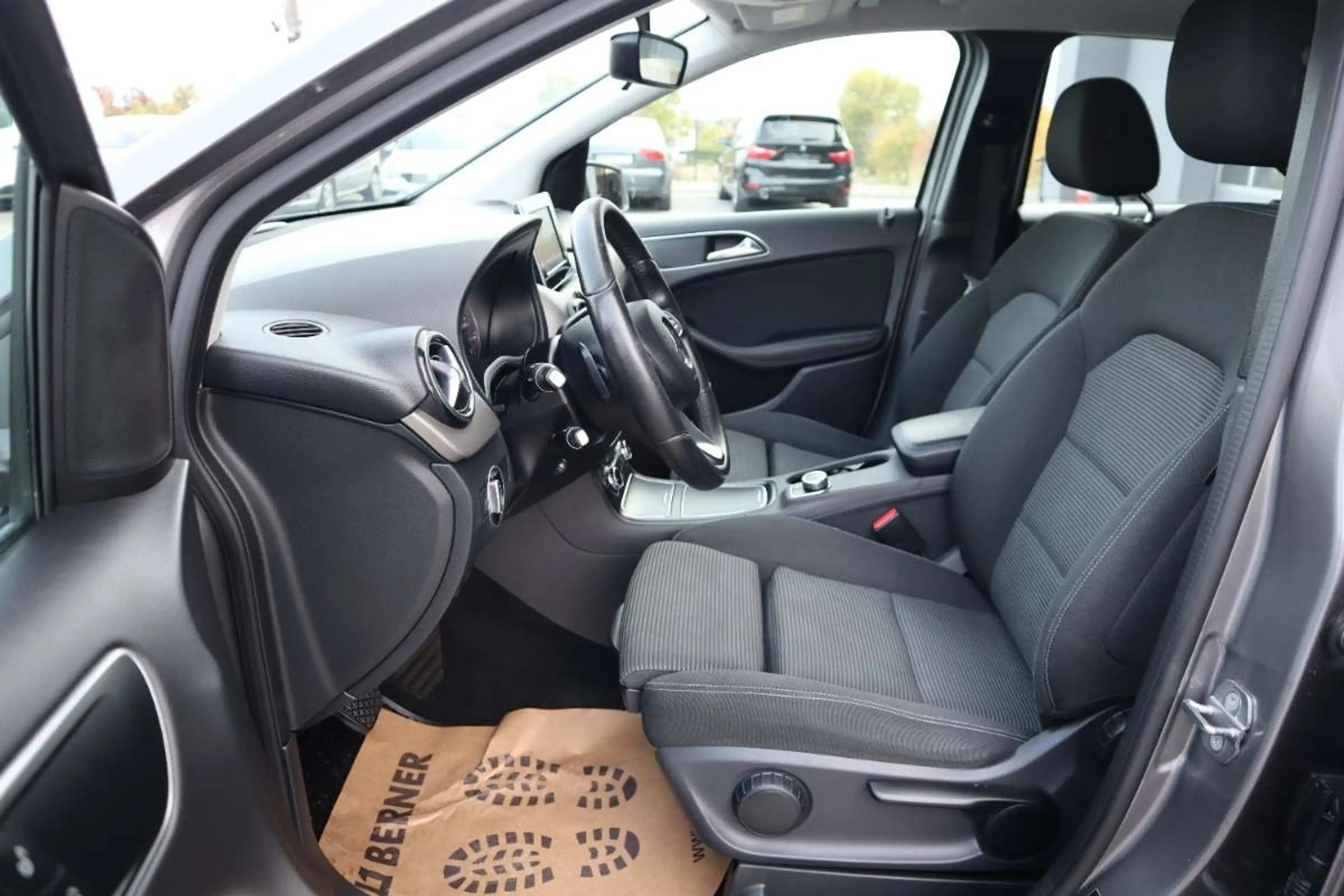 Mercedes-Benz B 180 d — photo 12