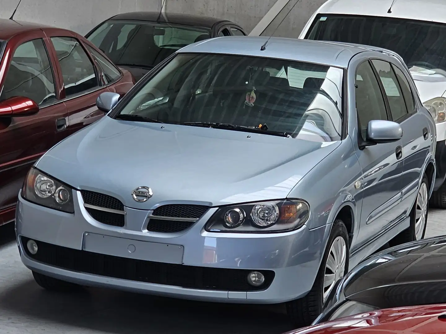 Nissan Almera 1.5 acenta Grijs - 2
