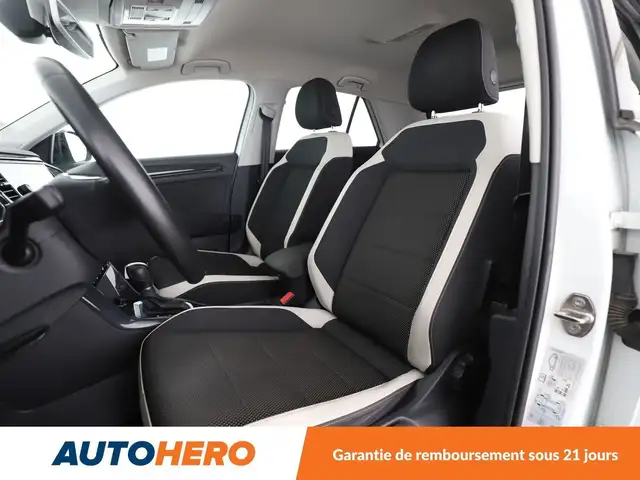 Volkswagen T-Roc view 10