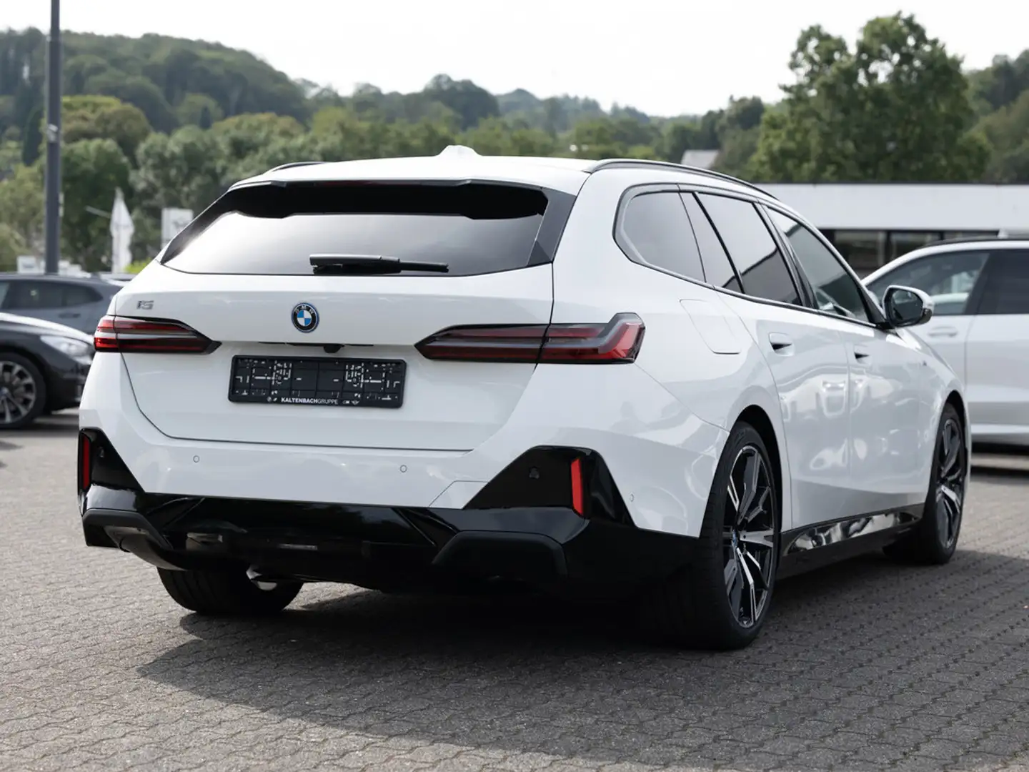 BMW i5 Touring eDrive 40 M-Sport Pro PANO HUD LED Weiß - 2