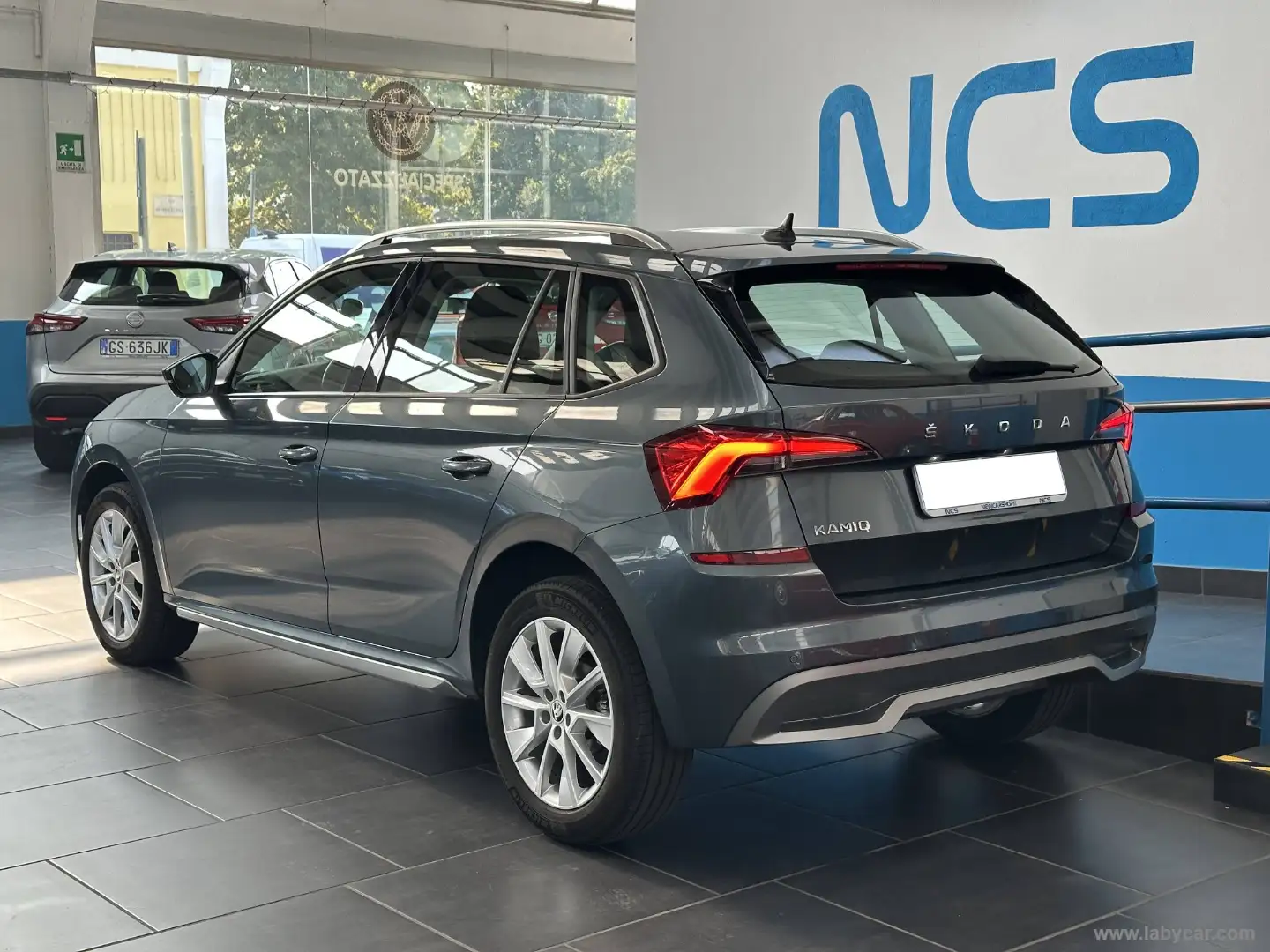 Skoda Kamiq 1.0 TSI 110 CV DSG Style Grigio - 2