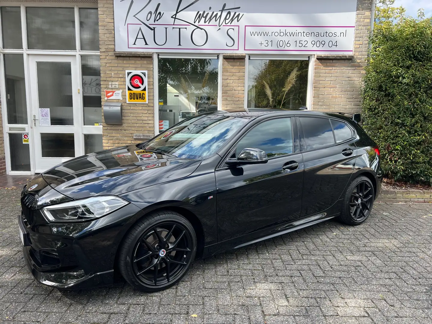 BMW 118 1-serie 118i Executive M-Line Automaat Zwart - 2