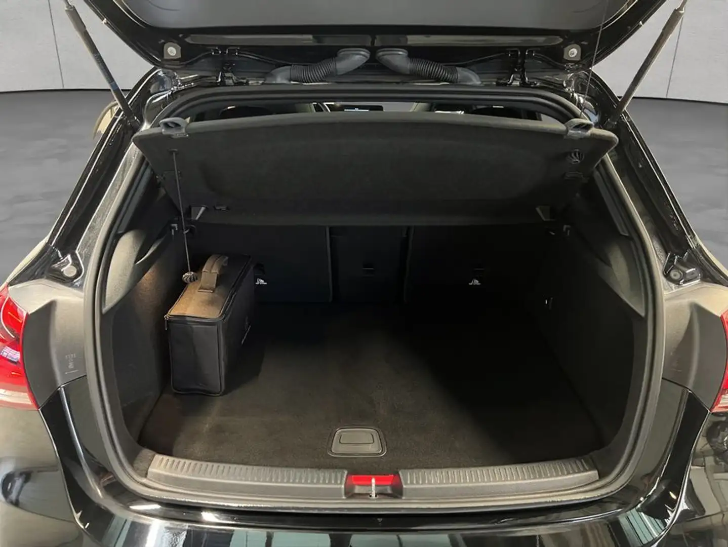 Mercedes-Benz A 250 A-Klasse Schwarz - 2