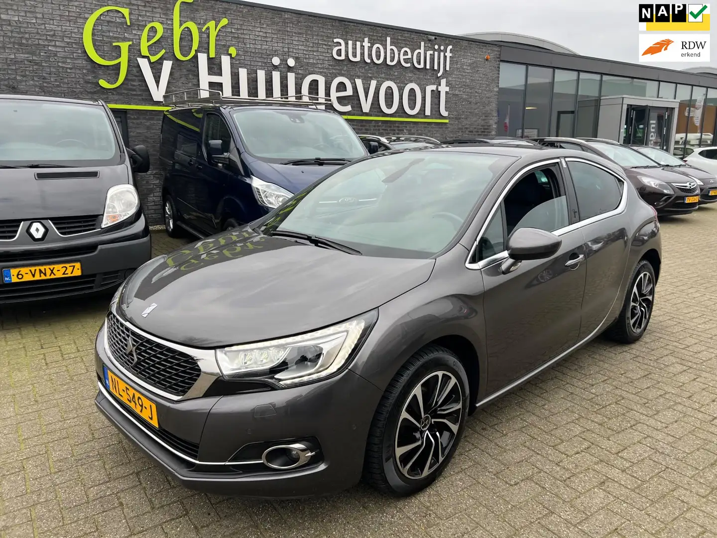 DS Automobiles DS 4 1.2 PureTech Business Grey - 1