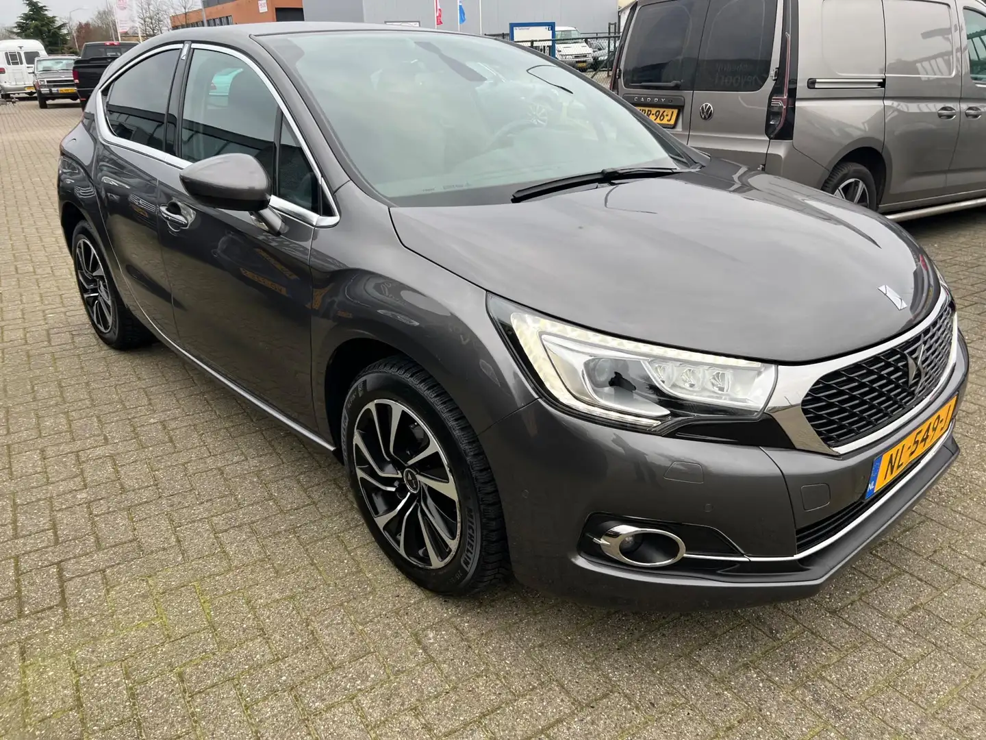 DS Automobiles DS 4 1.2 PureTech Business Grey - 2