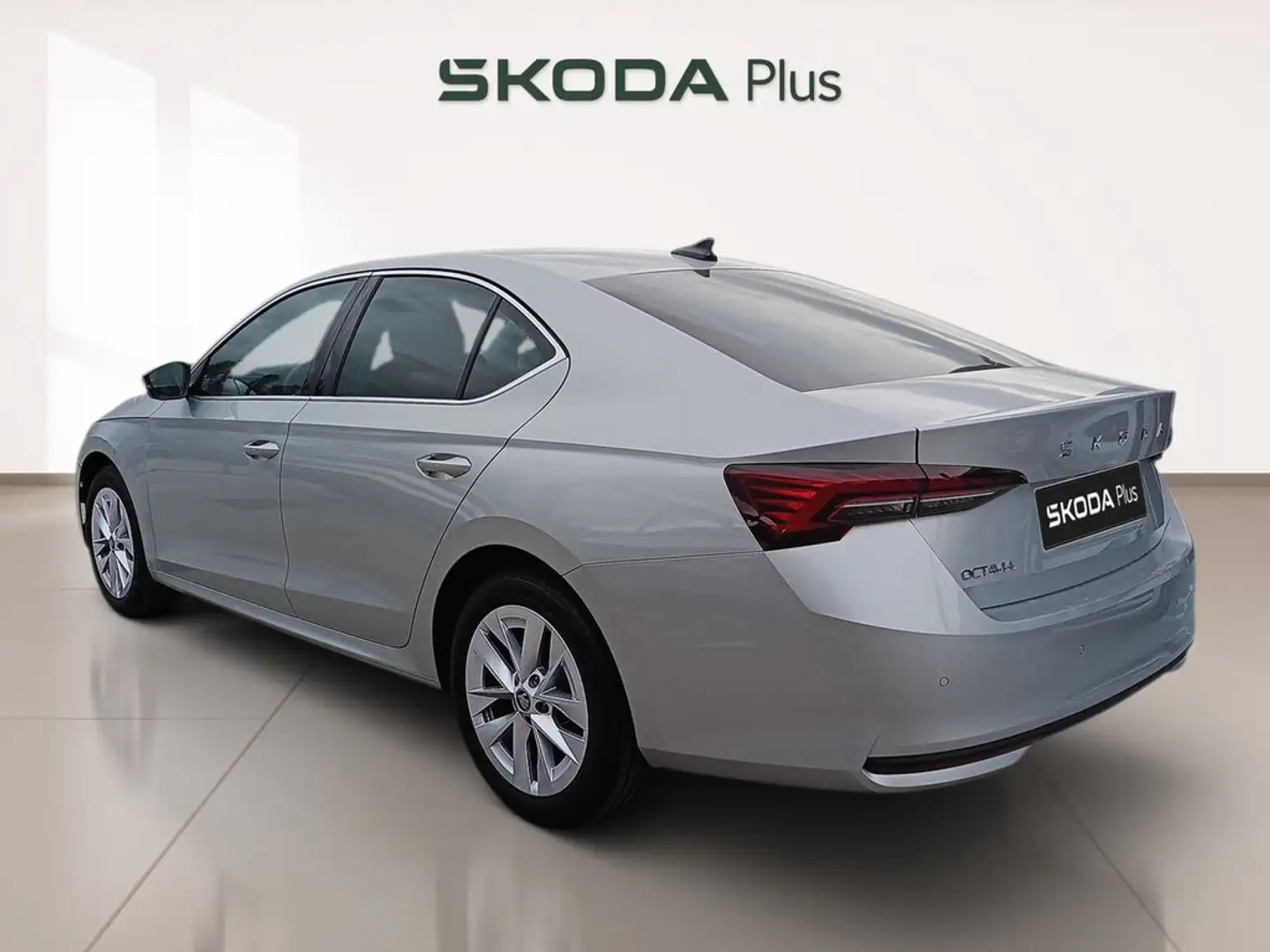 Skoda Octavia 1.5 TSI MHEV Design DSG7 110kW Plateado - 2