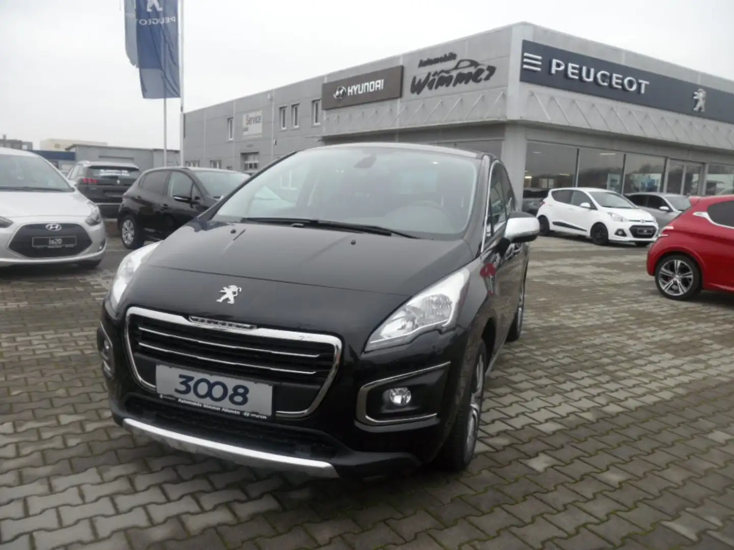 Peugeot 3008 1,6 HDi 115 FAP Allure Schwarz - 1