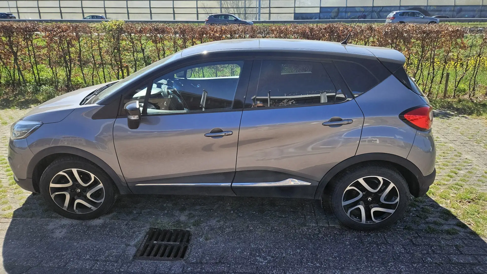 Renault Captur 0.9 TCe Dynamique Grijs - 1
