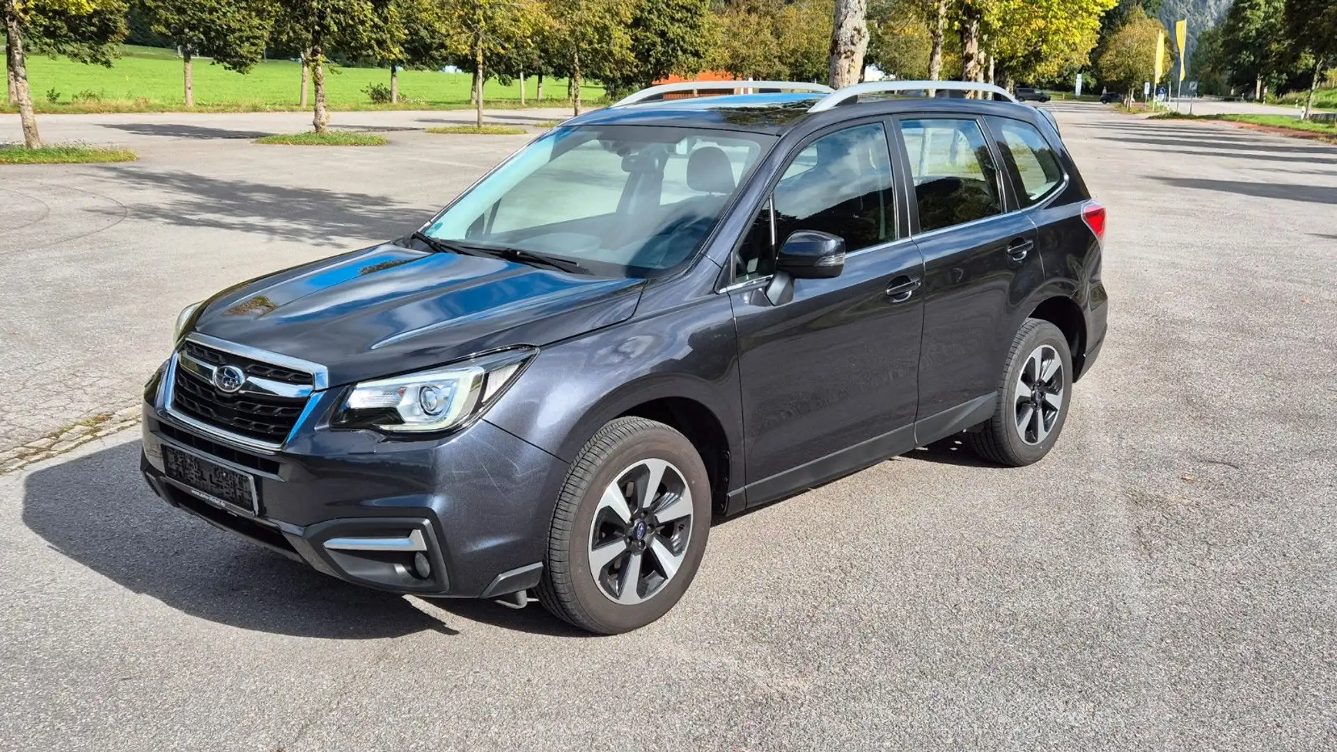 Subaru Forester 2.0X Exclusive Grau - 2