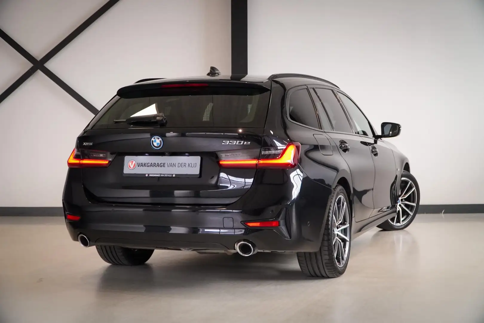 BMW 330 3-serie Touring 330e xDrive Sport Line | Trekhaak Zwart - 2