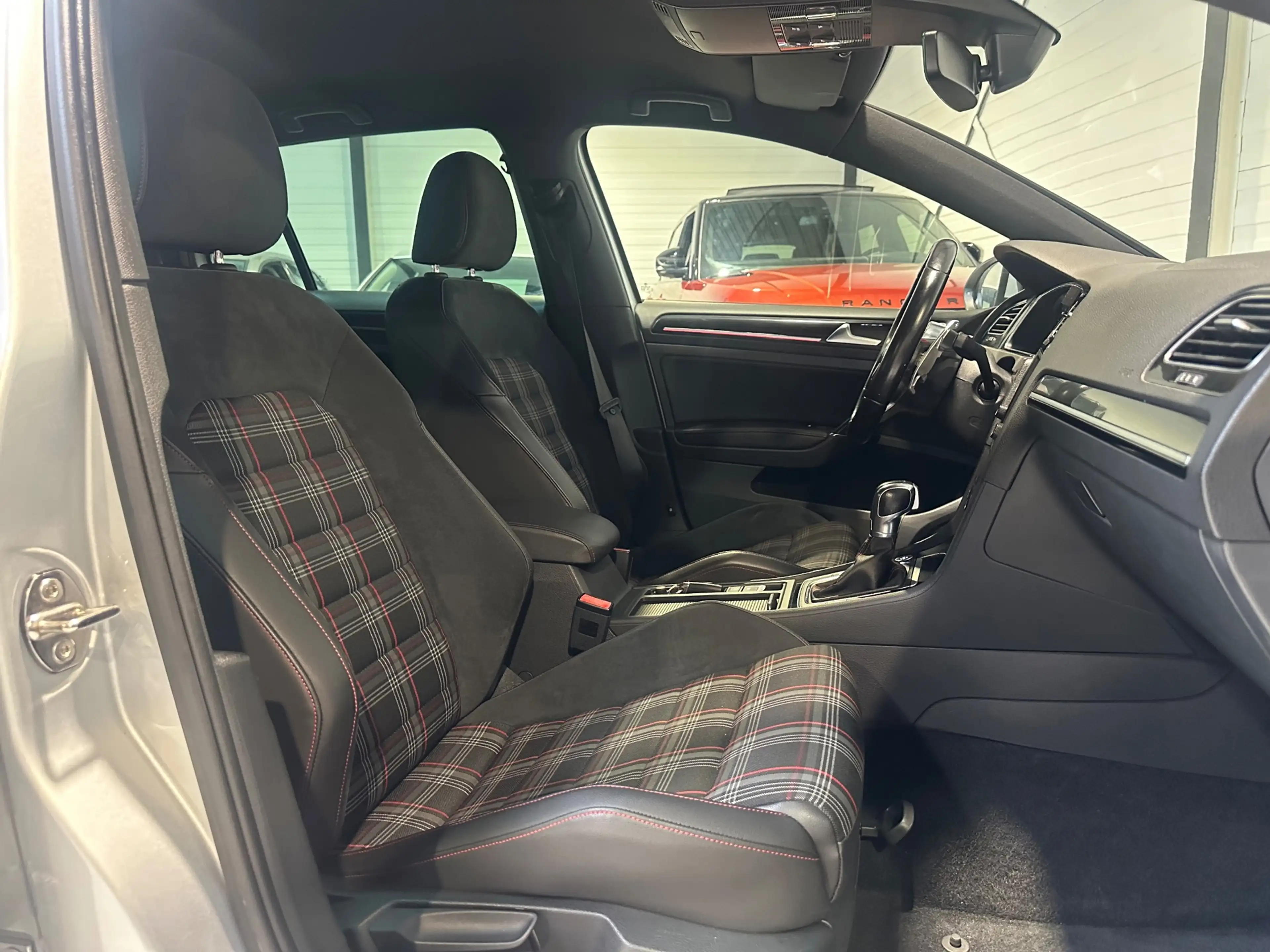 Volkswagen Golf GTI 2.0 TSI Performance 300PK — photo 14