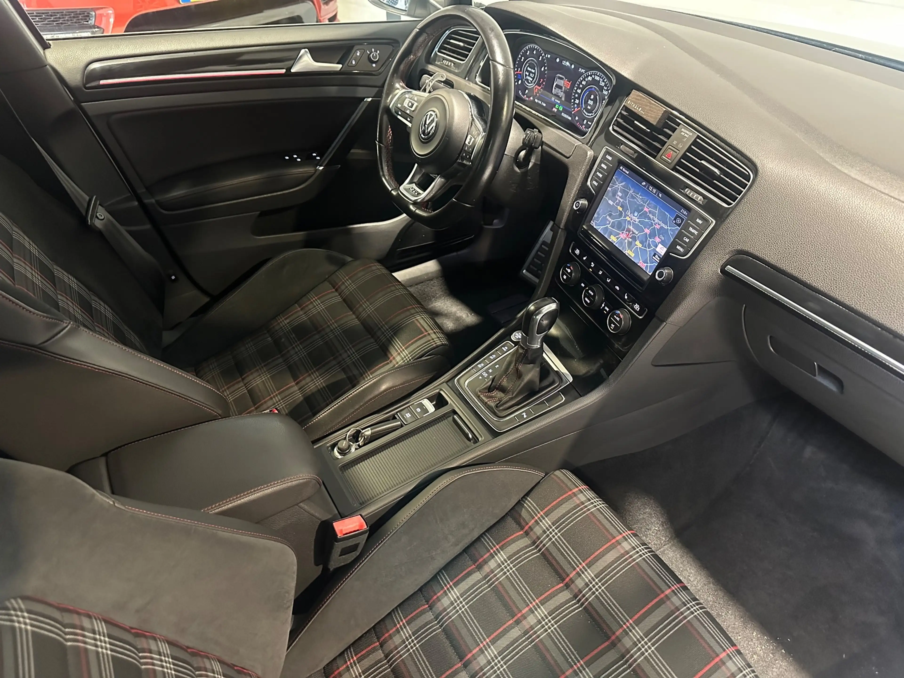 Volkswagen Golf GTI 2.0 TSI Performance 300PK — photo 15