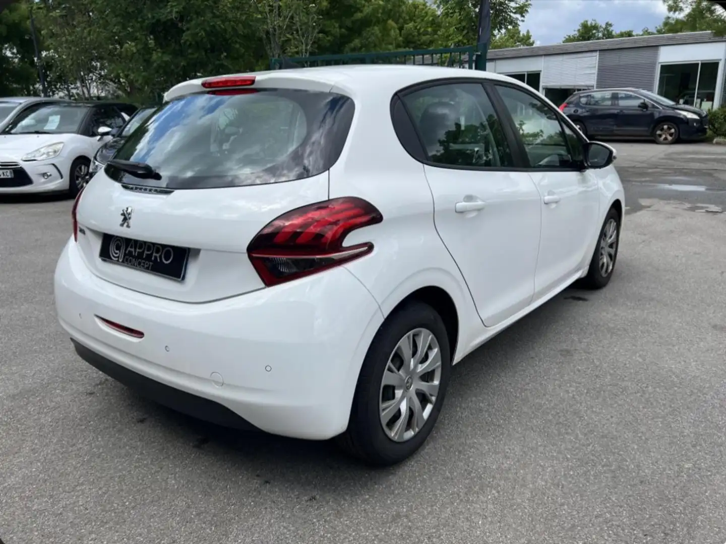 Peugeot 208 1.5 BlueHDi S\u0026S - 100  BERLINE ENTREPRISE Aff Blanc - 2