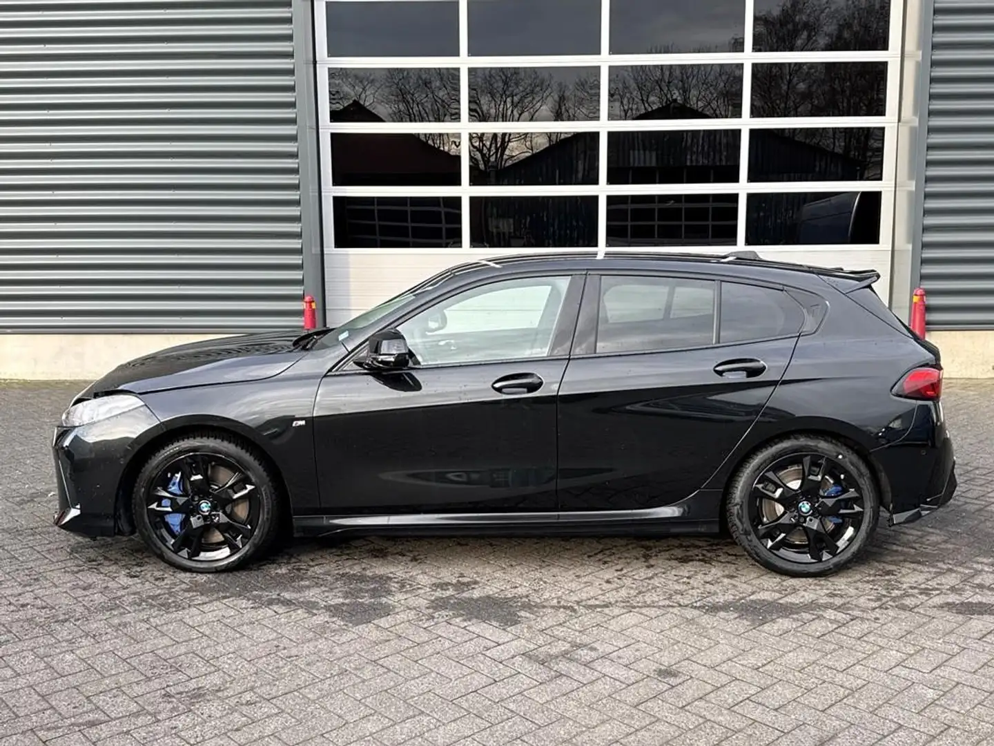 BMW 135 1-serie M135 xDrive, M PRO, harman kardon, 360 cam Schwarz - 2