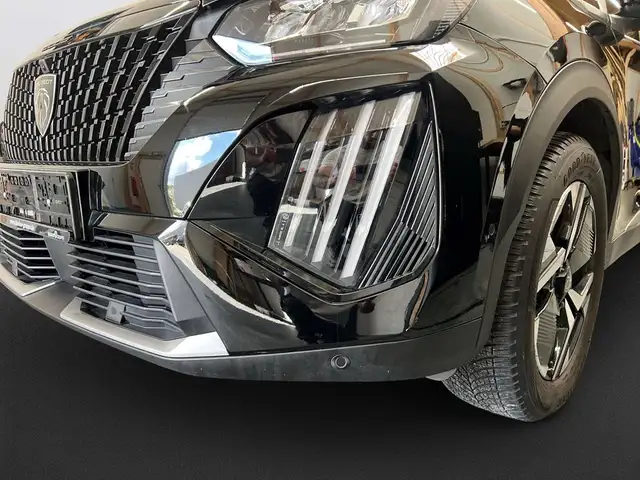 Peugeot 2008 view 9