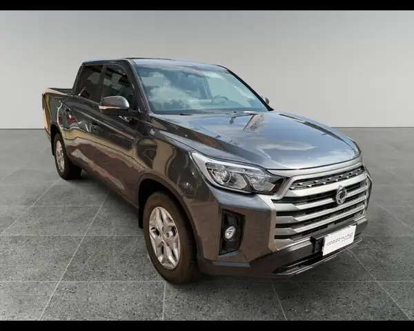 KGM Rexton view 3