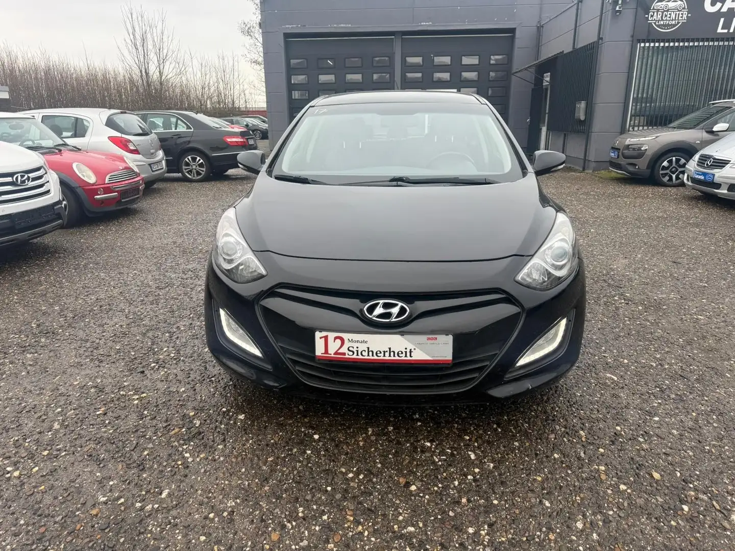 Hyundai i30 FIFA 1.6 BENZ/Kamera/PDC/NAVI Schwarz - 2