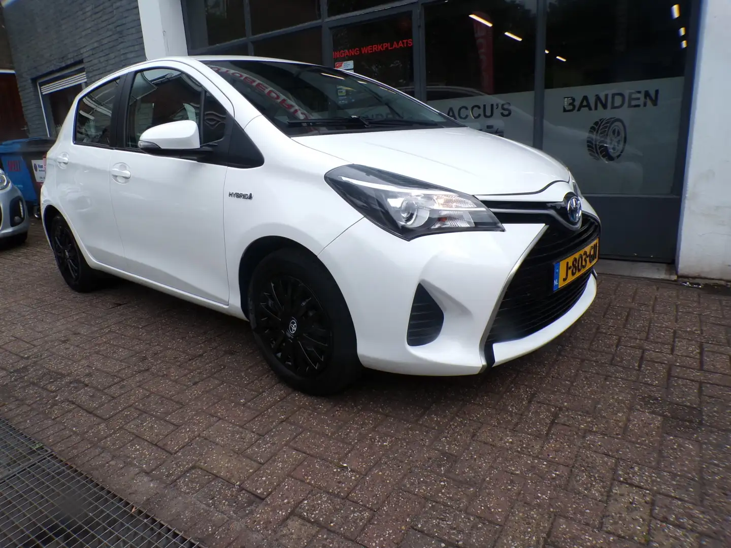 Toyota Yaris 1.5 Hybrid 5-Drs Comfort DEALER ONDERHOUDEN! Wit - 2