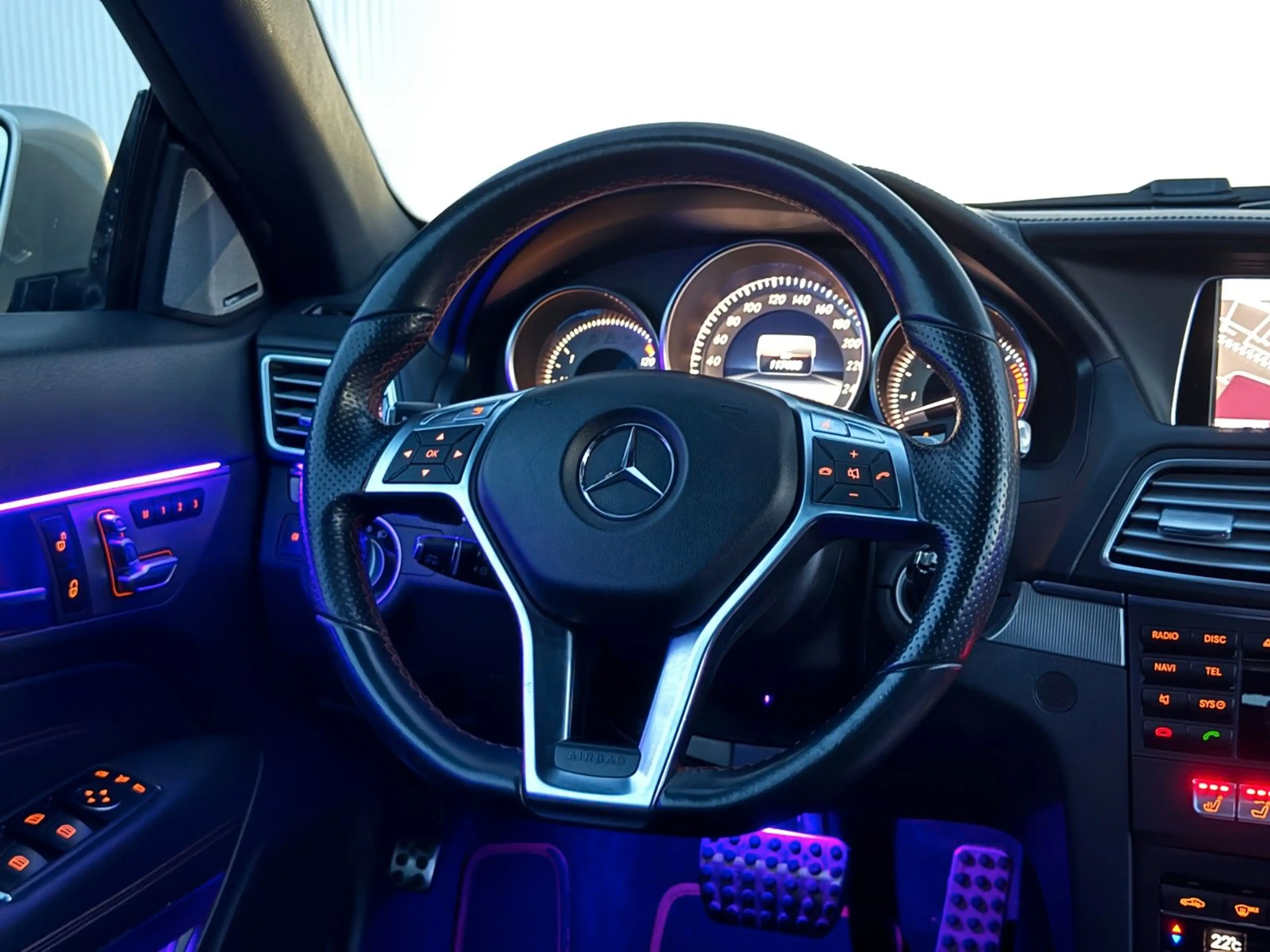 Mercedes-Benz E 350 d Cabrio BlueTec DISTR.AMG-LINE 360GRAD — photo 12