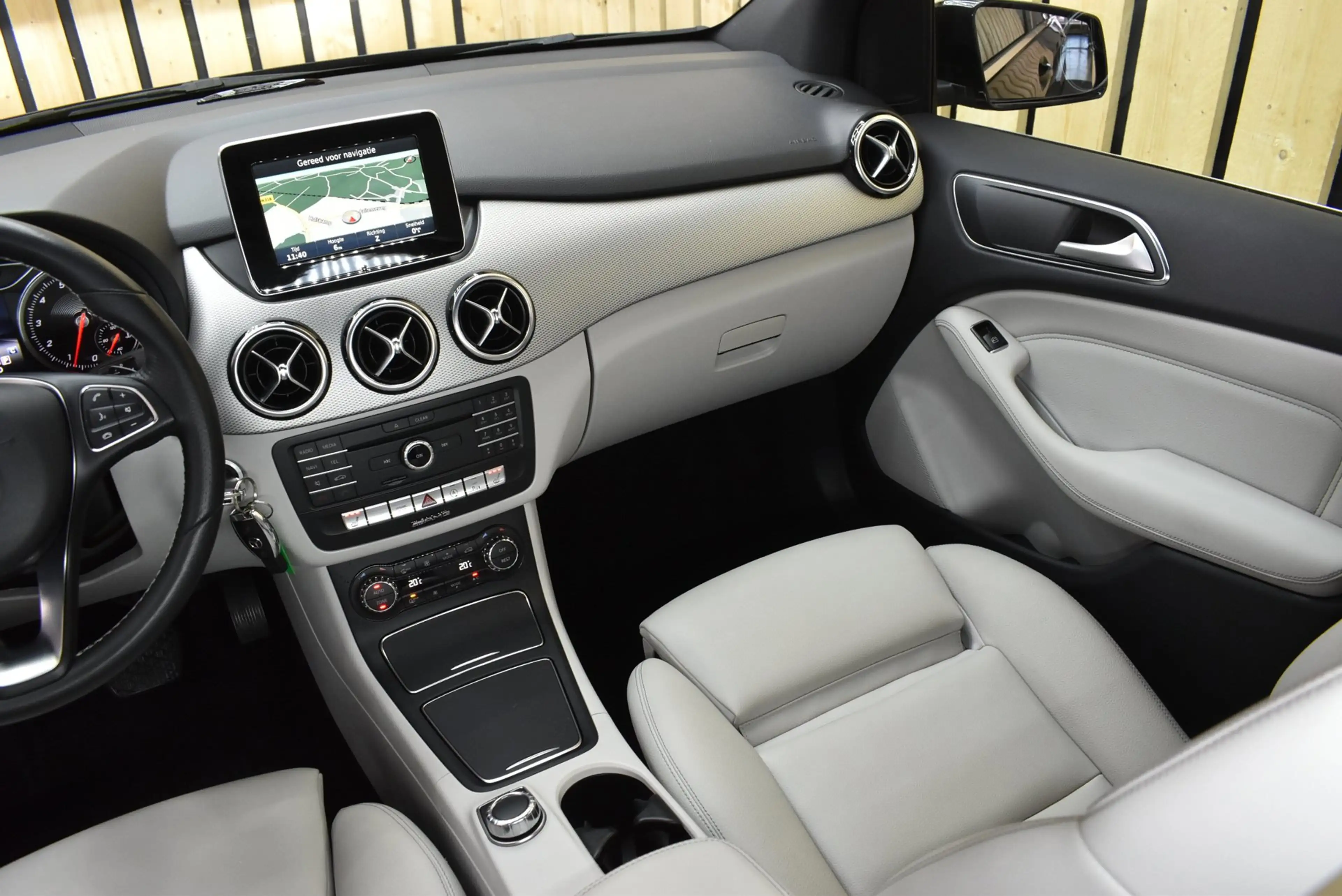 Mercedes-Benz B 200 Prestige 78dkm Trekhaak LED Leer Cruise Navi Clima — photo 46